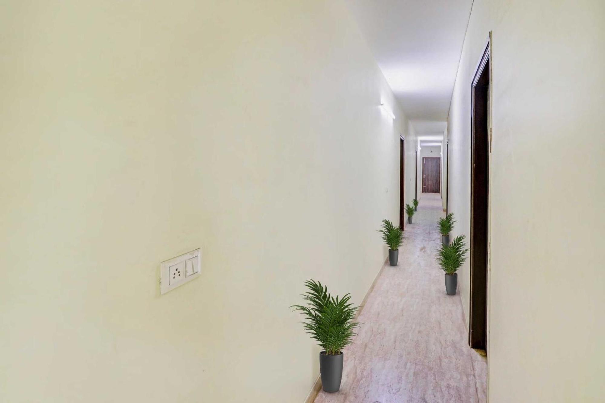 Hotel O Moonshine Near Mohan Estate Metro Station New Delhi Exterior foto